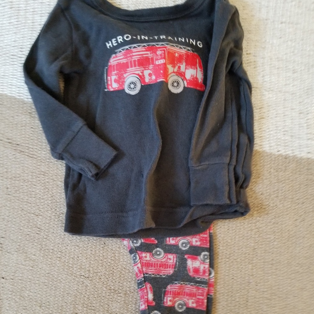 Lot of 6 boys pajamas - Picture 3 of 7